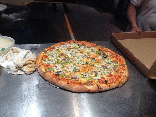 Famous Famiglia Pizzeria